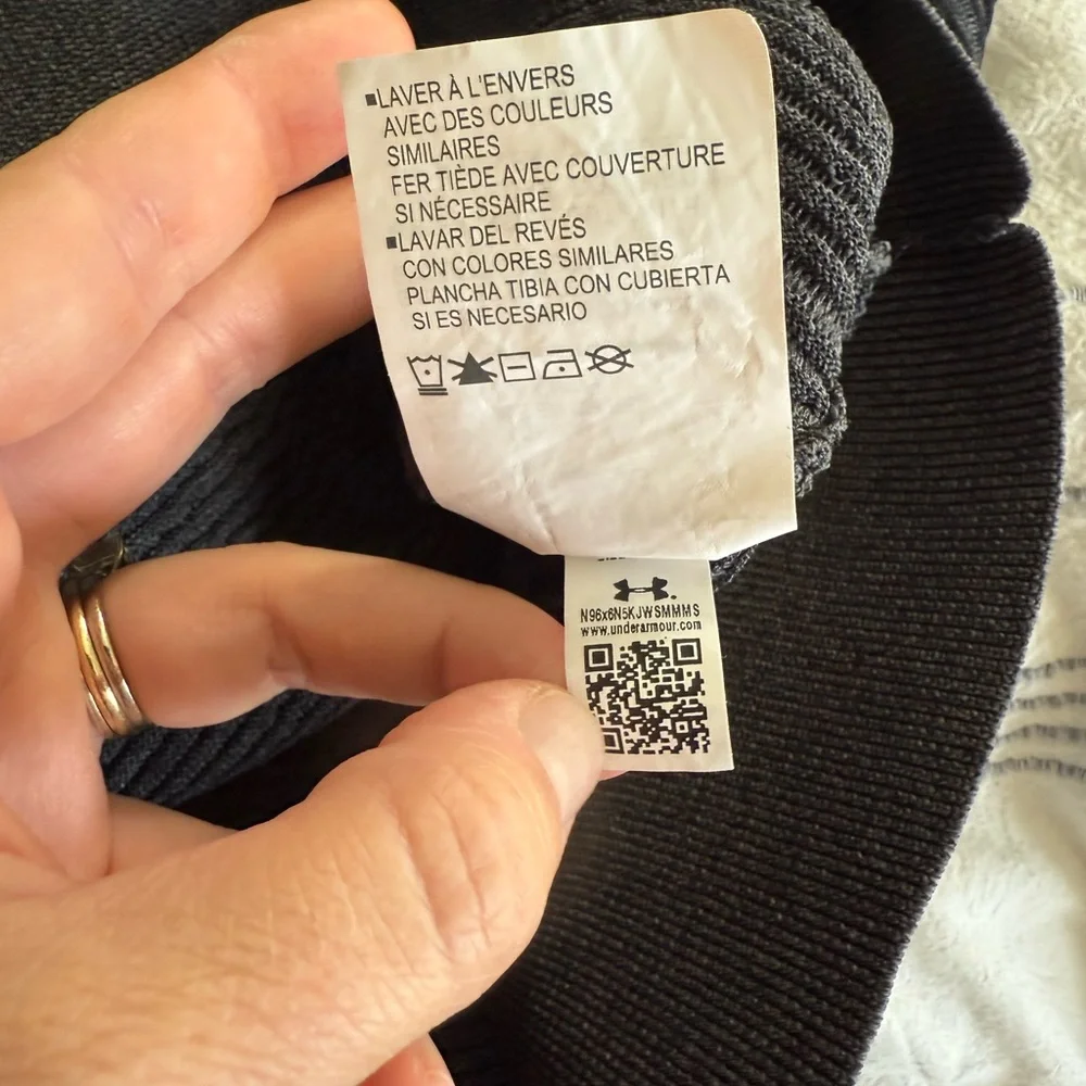 Under Armour Dark Gray Crewneck Athletic Top - szL